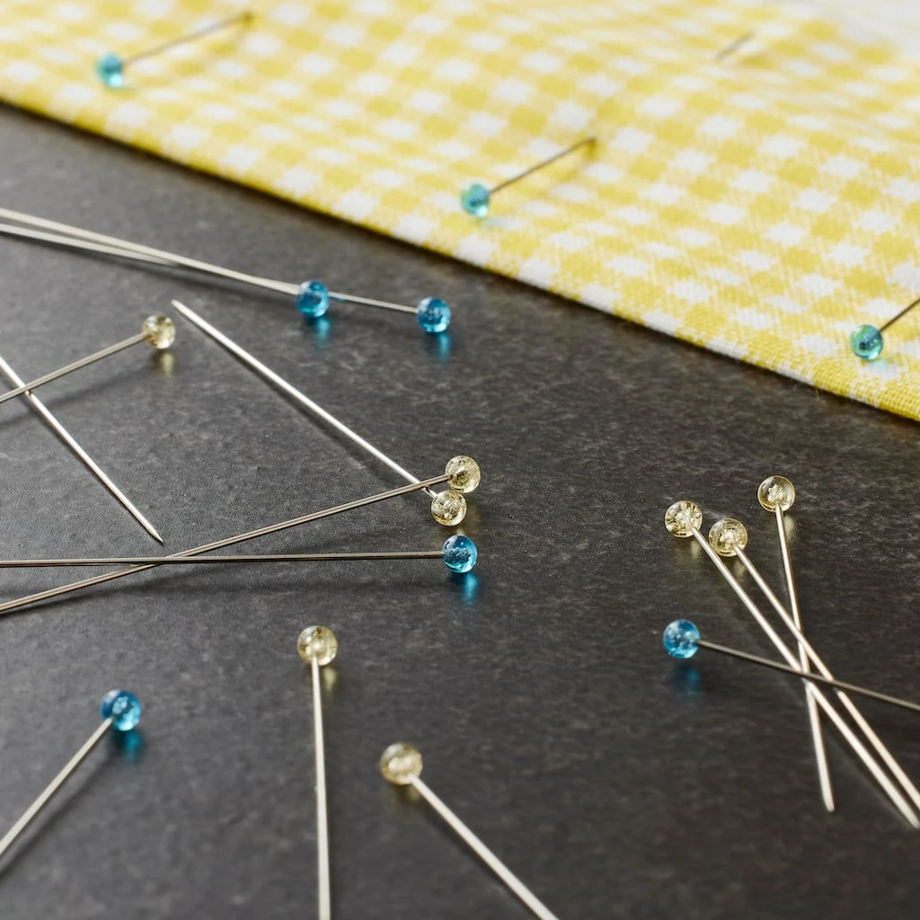 Outlet π 12 Packs: 100 ct. (1,200 total) Glass Head Pins by Loops & Threads™ π - Image 2